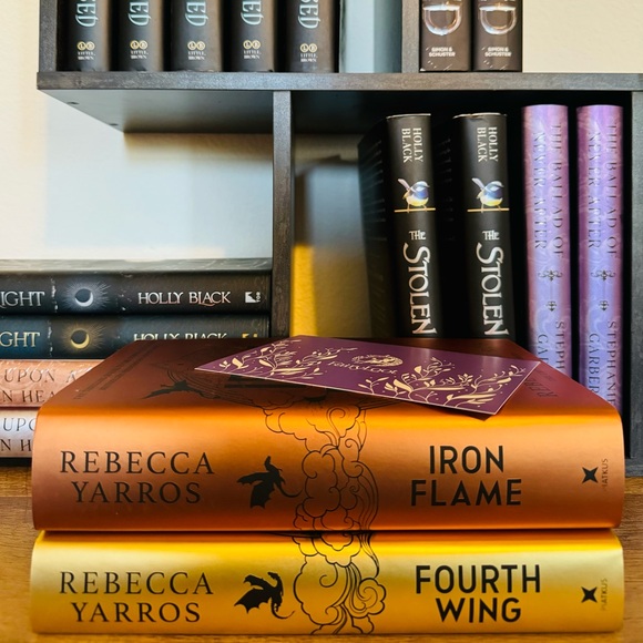 Fairyloot Exclusive Fourthwing +Fairyloot Exclusive Iron Flame by Rebecca Yarros - Picture 13 of 13